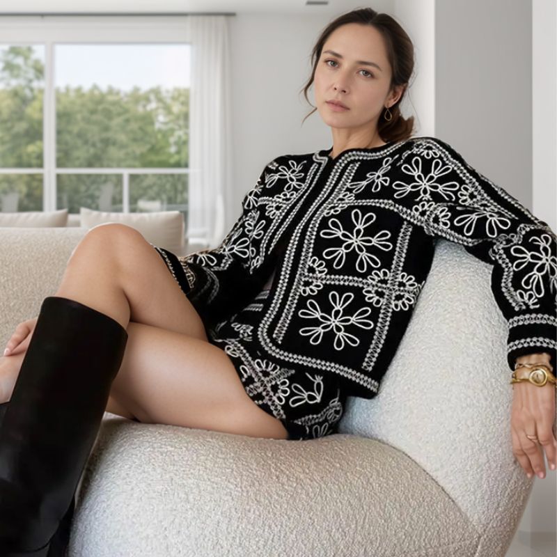 Jaqueta Bordada Boho Chic Com Estampa Vintage