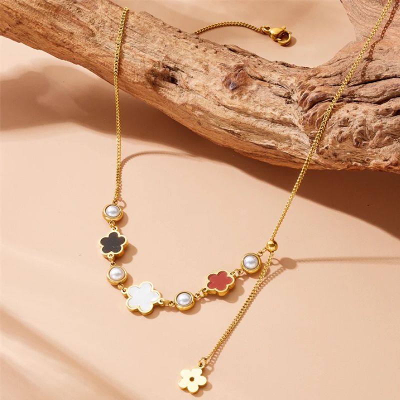 Colar Floral com Pérolas