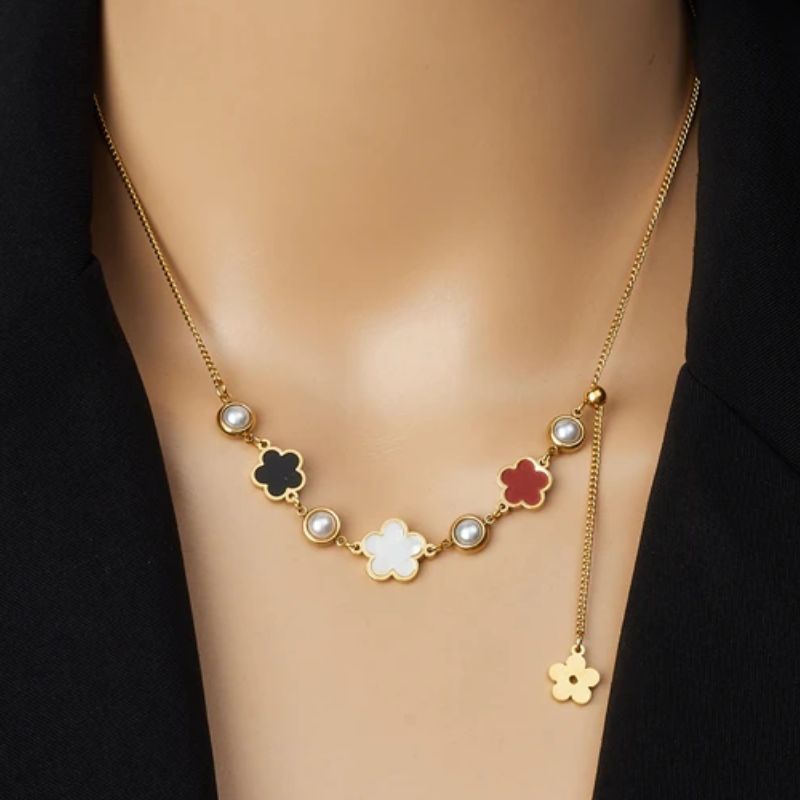 Colar Floral com Pérolas