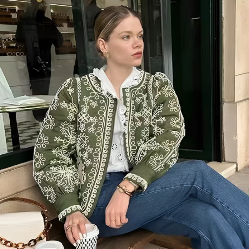 Jaqueta Bordada Boho Chic Com Estampa Vintage