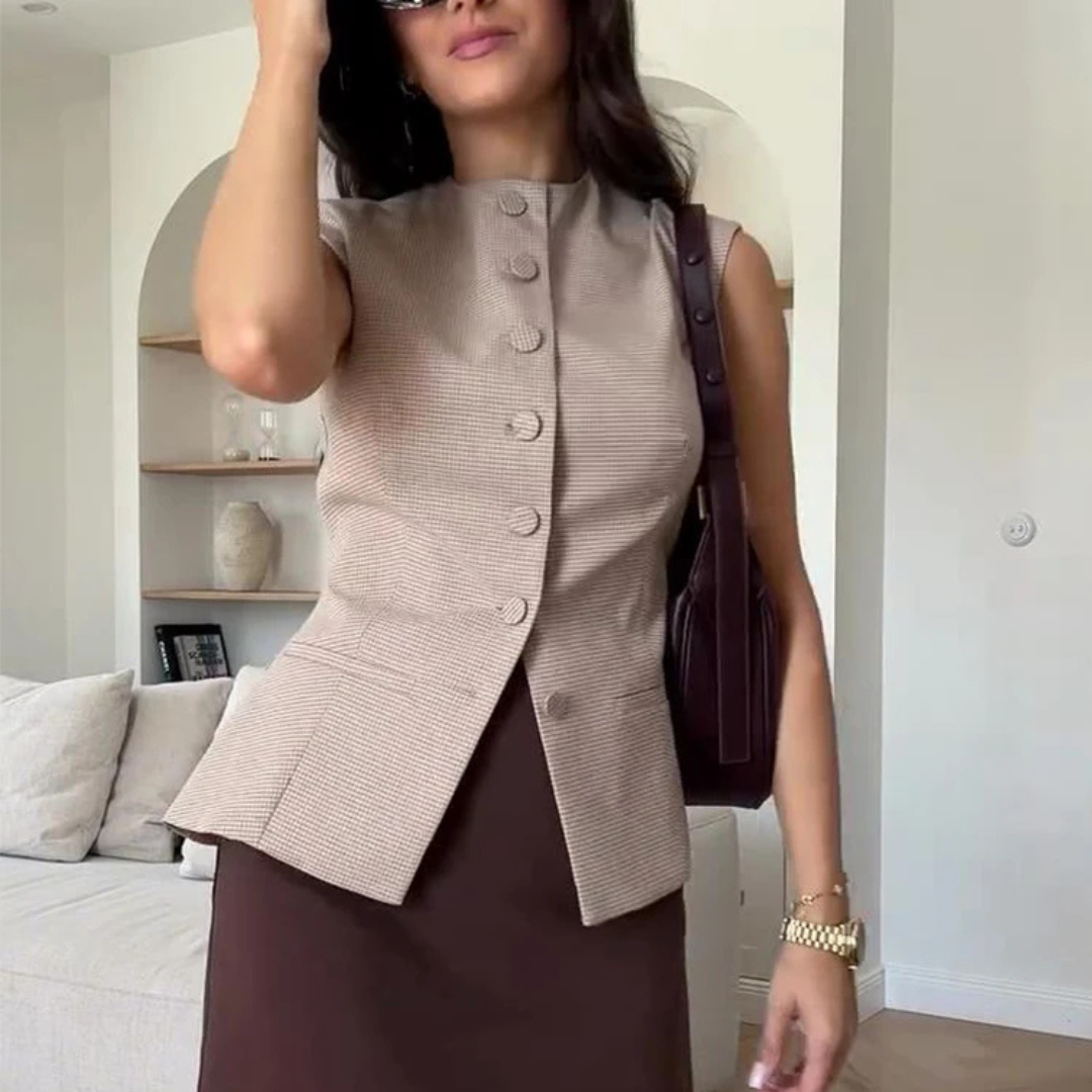 blazer casual chic, blazer feminino elegante, blazer feminino xadrez, blazer feminino para escritório, blazer feminino confortável, blazer feminino sofisticado, blazer feminino outono inverno, blazer feminino versátil, blazer feminino moderno, blazer feminino com abotoamento frontal