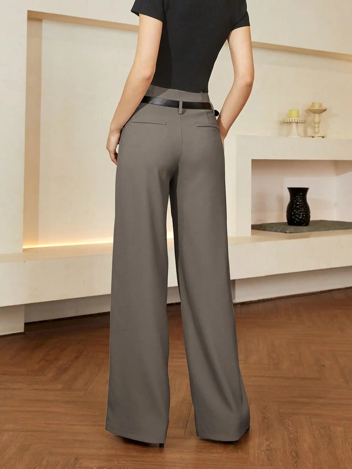 calça feminina elegante, calça feminina cintura alta, calça feminina perna reta, calça feminina streetwear, calça feminina sofisticada, calça feminina moderna, calça de poliéster feminina, calça feminina longa, calça feminina preta, calça feminina cinza