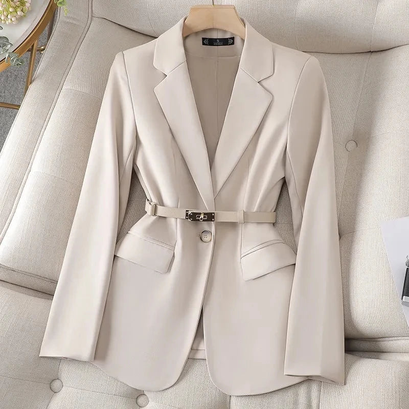 blazer feminino,
blazer feminino alfaiataria,
blazer feminino versátil,
blazer feminino slim,
blazer feminino casual,
blazer feminino para trabalho,
blazer feminino moderno,
blazer feminino ajustado,
blazer feminino com botão,
blazer feminino atemporal.