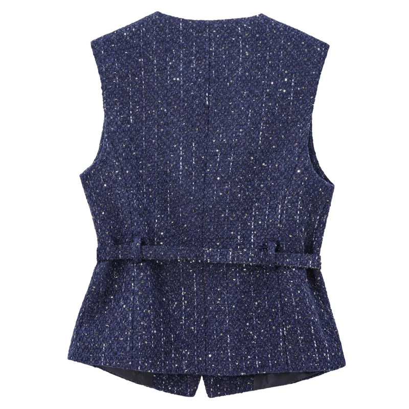 colete feminino de linho, colete feminino elegante, colete feminino sofisticado, colete feminino casual chic, colete feminino para escritório, colete feminino moderno, colete feminino com abotoamento frontal, colete feminino para dias quentes, colete feminino versátil