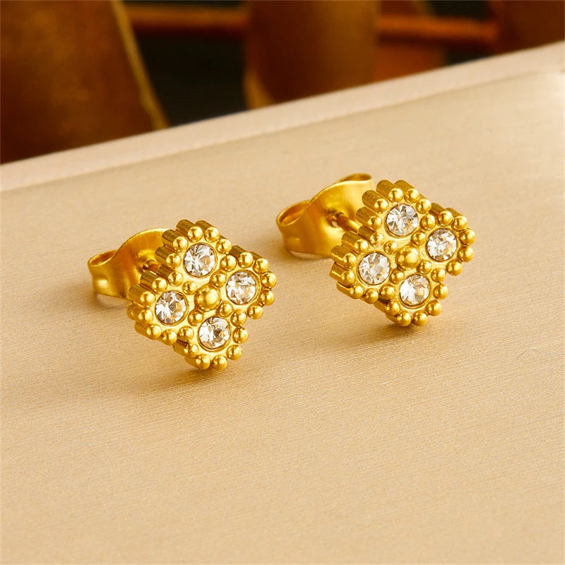 Colar Com Pingente De Trevo - Leve + 2 Acessórios Grátis