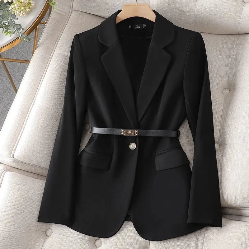 blazer feminino,
blazer feminino alfaiataria,
blazer feminino versátil,
blazer feminino slim,
blazer feminino casual,
blazer feminino para trabalho,
blazer feminino moderno,
blazer feminino ajustado,
blazer feminino com botão,
blazer feminino atemporal.