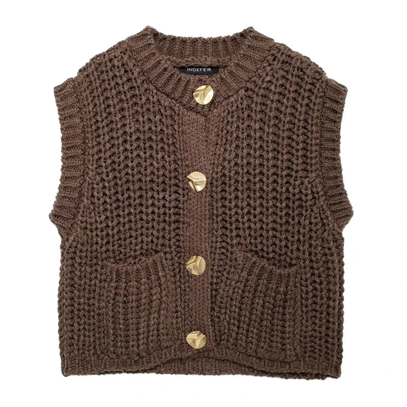 colete de tricô bustier, colete feminino estilo bustier, colete feminino slim fit, colete feminino elegante, colete feminino curto, colete feminino com abotoamento frontal, colete feminino confortável, colete feminino sofisticado, colete feminino moderno, colete feminino para outono inverno