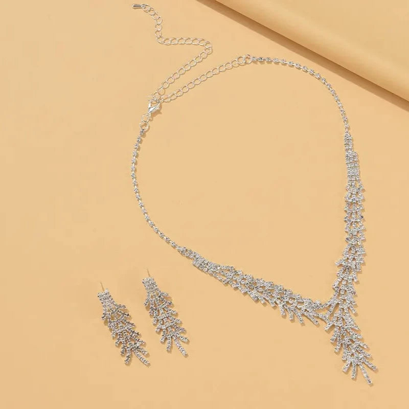 Colar Cravejado Com Pedras De Cristal + Brinco De Brinde