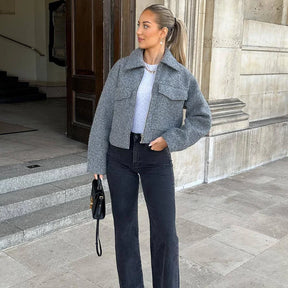  jaqueta bomber tweed, jaqueta feminina tweed, jaqueta feminina casual chic, jaqueta bomber feminina elegante, jaqueta feminina curta, jaqueta feminina com zíper, jaqueta feminina outono inverno, jaqueta feminina moderna, jaqueta feminina sofisticada, jaqueta feminina com bolsos