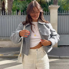  jaqueta bomber tweed, jaqueta feminina tweed, jaqueta feminina casual chic, jaqueta bomber feminina elegante, jaqueta feminina curta, jaqueta feminina com zíper, jaqueta feminina outono inverno, jaqueta feminina moderna, jaqueta feminina sofisticada, jaqueta feminina com bolsos