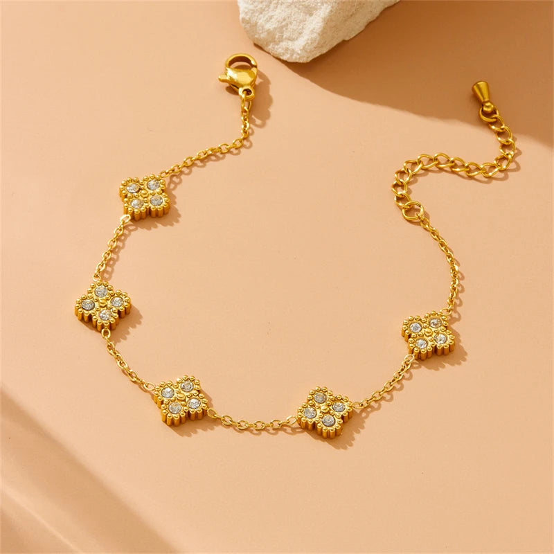 Colar Com Pingente De Trevo - Leve + 2 Acessórios Grátis