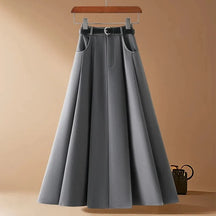 saia feminina midi, saia midi elegante, saia feminina para escritório, saia midi com zíper, saia feminina sofisticada, saia midi corte em A, saia feminina para trabalho, saia feminina versátil, saia midi para primavera verão, saia feminina casual chic