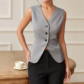 colete feminino de linho, colete feminino elegante, colete feminino sofisticado, colete feminino casual chic, colete feminino para escritório, colete feminino moderno, colete feminino com abotoamento frontal, colete feminino para dias quentes, colete feminino versátil