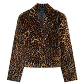 conjunto feminino veludo, conjunto blazer e saia, conjunto feminino elegante, conjunto com estampa animal print, conjunto feminino sofisticado, conjunto de veludo versazzi, blazer feminino de veludo, saia feminina de veludo, conjunto feminino fashion, look feminino ousado e moderno