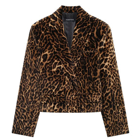 conjunto feminino veludo, conjunto blazer e saia, conjunto feminino elegante, conjunto com estampa animal print, conjunto feminino sofisticado, conjunto de veludo versazzi, blazer feminino de veludo, saia feminina de veludo, conjunto feminino fashion, look feminino ousado e moderno