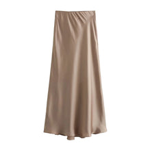 saia longa de cetim, saia vintage feminina, saia longa elegante, saia feminina acetinada, saia longa sofisticada, saia feminina para festas, saia longa casual chic, saia feminina com corte em A, saia de cetim midi, saia feminina refinada